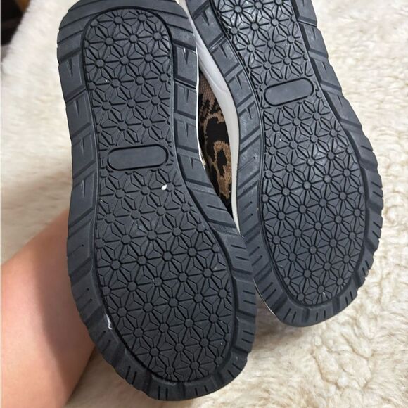 Vince Camuto Black and Tan Leopard Print Sneakers with Chunky Sole - Picture 8 of 8